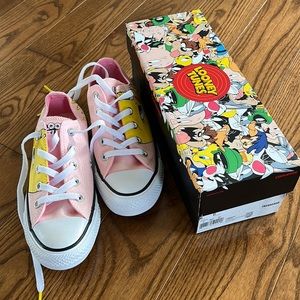 NWT Converse Tweety Sneakers vintage, retired, original box, never worn size 6
